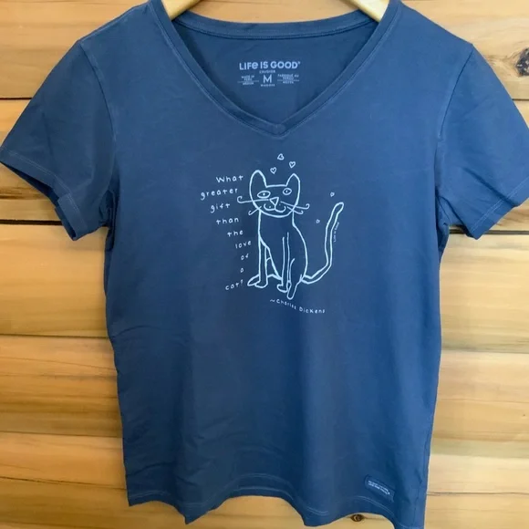 Calling All Cat Lovers! Life Is Good Women’s V-neck Tee - Medium - Picture 2 of 4